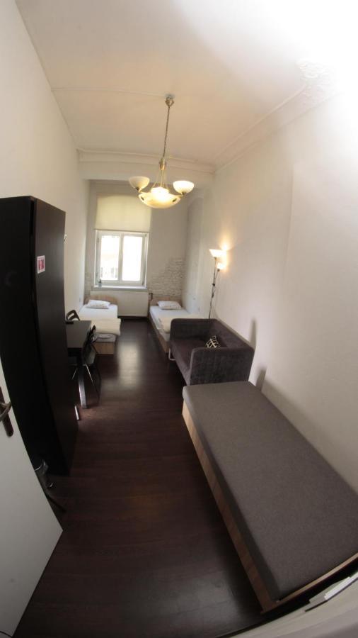 Pit Stop Hostel Poznań Extérieur photo