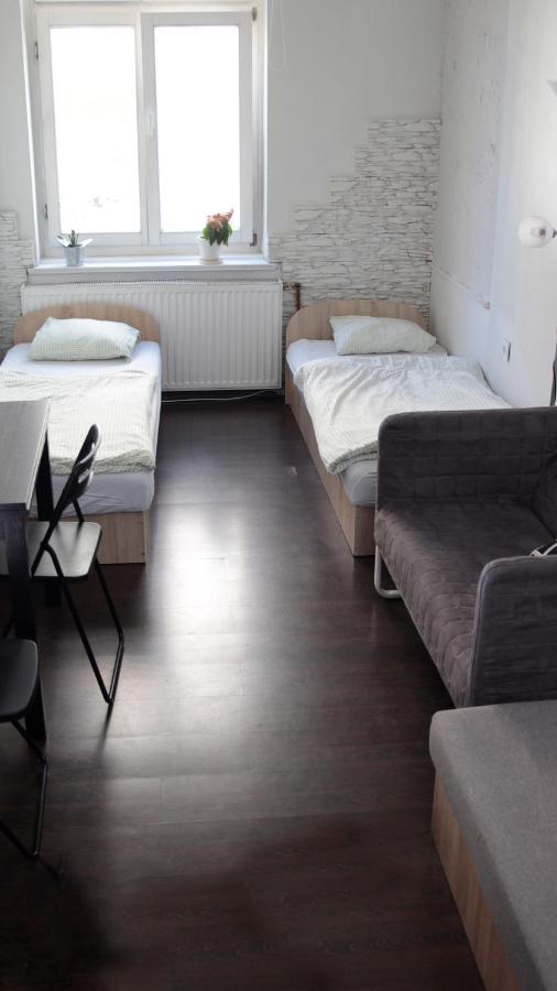Pit Stop Hostel Poznań Extérieur photo