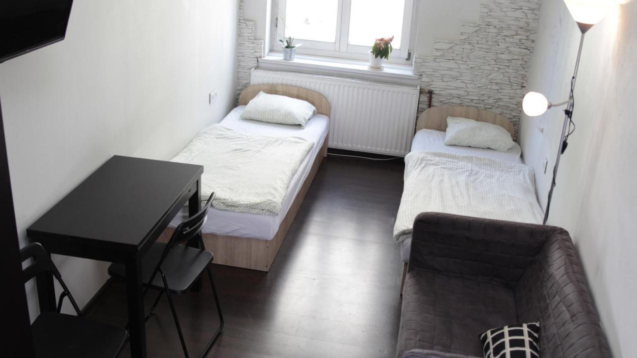 Pit Stop Hostel Poznań Extérieur photo